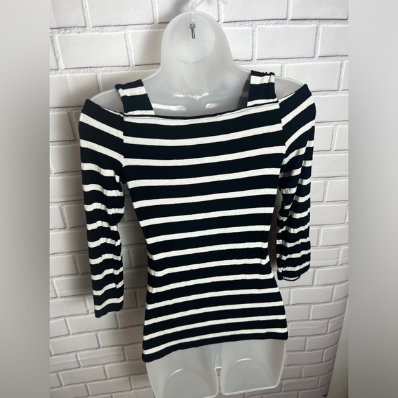 INC International Concepts black & white striped cold of shoulder top/si… - Picture 6 of 8